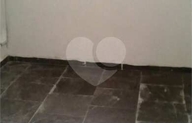 Imagem: O depósito possui 5 Vagas na garagem e 368m² de Área e está