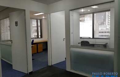 Imagem: O depósito possui 4 Vagas na garagem e 120m² de Área e está