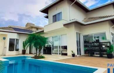 Imagem: A casa em condomínio possui 4 Dormitórios, 5 Banheiros, 3