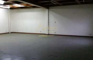 Imagem: O depósito à venda possui 5 Vagas na garagem e 815m² de Área