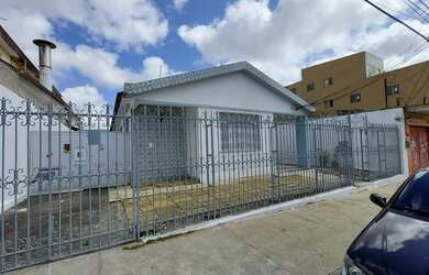 Imagem: A casa possui 3 Dormitórios, 4 Banheiros, 4 Vagas na garagem