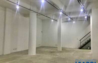 Imagem: O depósito possui 160m² de Área e está localizado em Santa