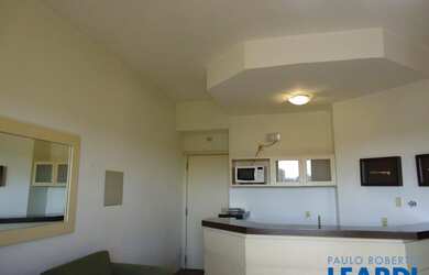 Imagem: O apartamento possui 1 Dormitório, 1 Banheiro, 1 Vaga na garagem