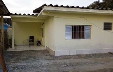 Imagem: A casa possui 5 Dormitórios, 5 Banheiros, 5 Vagas na garagem