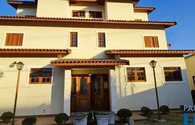 Imagem: A casa em condomínio possui 4 Dormitórios, 5 Banheiros, 5