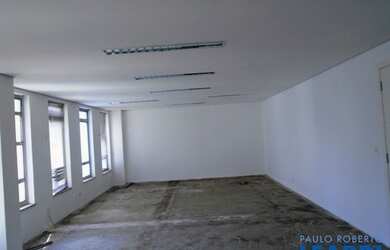 Imagem: O depósito possui 1 Vaga na garagem, 64m² de Área e está