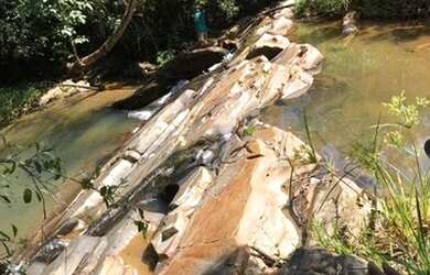 Imagem 2: Fazenda no município de Santa Cruz de Goiás com 83 alqueires para cria...