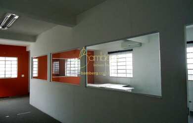 Imagem: O depósito possui 5 Vagas na garagem e 430m² de Área e está