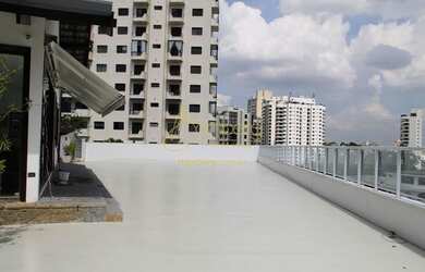 Imagem: A casa possui 4 Dormitórios, 5 Banheiros, 4 Vagas na garagem