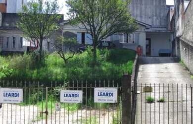 Imagem: A casa possui 2 Dormitórios, 1 Banheiro, 5 Vagas na garagem