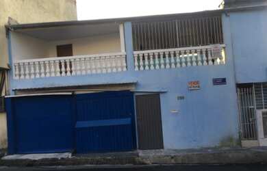 Imagem: A casa possui 3 Dormitórios, 2 Banheiros, 2 Vagas na garagem