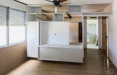 Imagem: O apartamento possui 1 Dormitório, 1 Banheiro, 1 Vaga na garagem