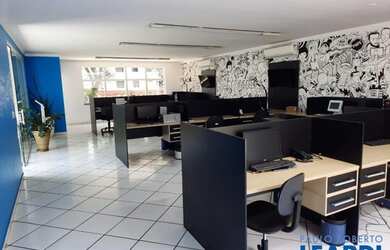 Imagem: O depósito à venda possui 2 Vagas na garagem, 360m² de Área