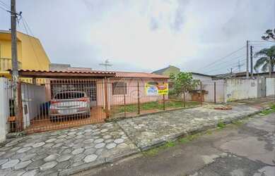 Imagem: A casa possui 5 Dormitórios, 2 Banheiros, 2 Vagas na garagem