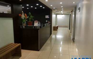 Imagem: O depósito possui 5 Vagas na garagem e 1000m² de Área e está