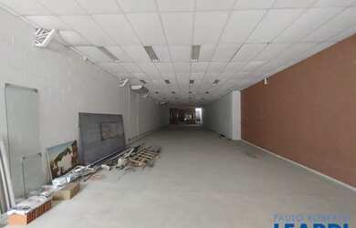 Imagem: O depósito possui 2 Vagas na garagem, 350m² de Área e está