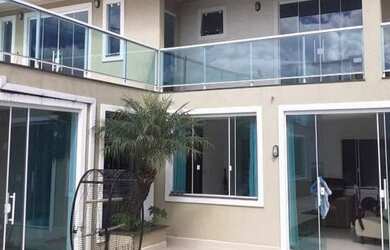 Imagem: A casa possui 3 Dormitórios, 1 Banheiro, 3 Vagas na garagem