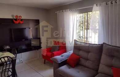 Imagem: O apartamento possui 2 Dormitórios, 1 Banheiro, 1 Vaga na garagem