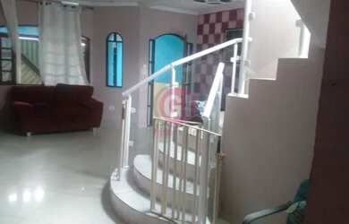 Imagem: A casa possui 2 Dormitórios, 2 Banheiros, 2 Vagas na garagem