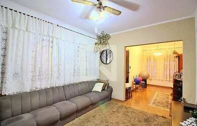 Imagem: A casa possui 4 Dormitórios, 2 Banheiros, 4 Vagas na garagem