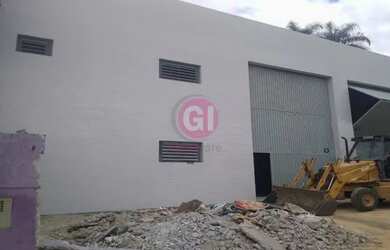 Imagem: O depósito possui 2 Vagas na garagem, 370m² de Área e está