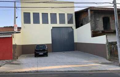 Imagem: O depósito possui 3 Vagas na garagem, 430m² de Área e está