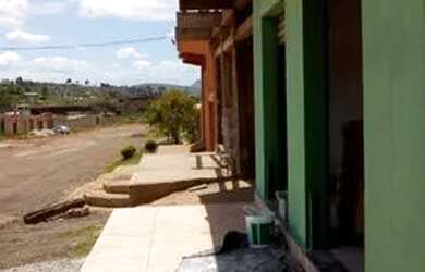 Imagem: A casa possui 2 Dormitórios, 2 Banheiros, 1 Vaga na garagem