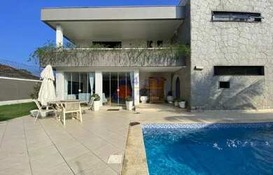 Imagem: A casa em condomínio possui 4 Dormitórios, 1 Banheiro, 4 Vagas