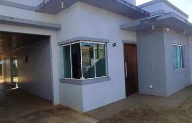 Imagem: A casa possui 2 Dormitórios, 2 Banheiros, 4 Vagas na garagem