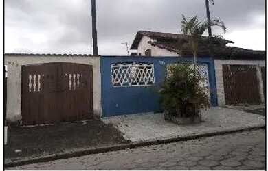 Imagem: A casa possui 1 Dormitório, 1 Banheiro, 1 Vaga na garagem