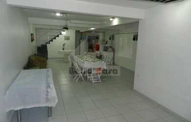 Imagem: A casa possui 3 Dormitórios, 5 Banheiros, 4 Vagas na garagem