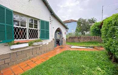 Imagem 3: Casa com três dormitórios com patio grande no bairro Santa Tereza