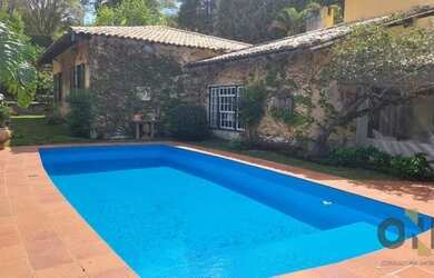 Imagem: A casa em condomínio possui 4 Dormitórios, 3 Banheiros, 5