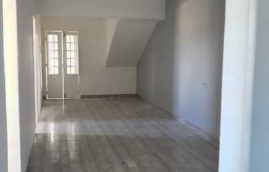 Imagem: A casa possui 3 Dormitórios, 1 Banheiro e está localizado