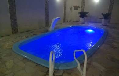 Imagem: A casa possui 5 Dormitórios e 5 Vagas na garagem e está localizado