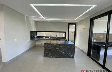 Imagem: A casa em condomínio possui 3 Dormitórios, 4 Banheiros, 4