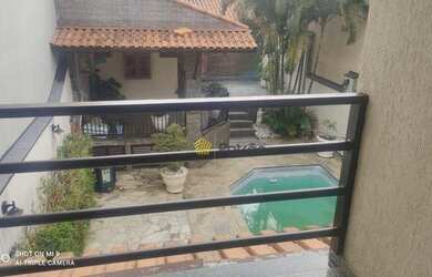 Imagem: A casa à venda possui 4 Dormitórios, 5 Banheiros, 4 Vagas