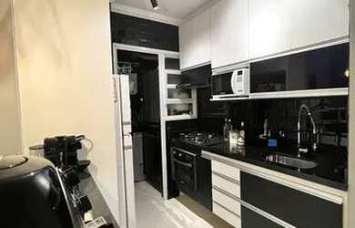 Imagem: O apartamento possui 2 Dormitórios, 1 Banheiro, 1 Vaga na garagem