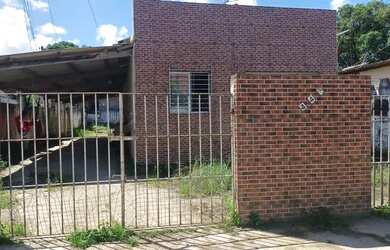 Imagem: A casa possui 2 Dormitórios, 1 Banheiro, 2 Vagas na garagem