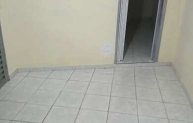 Imagem 2: Aluga se uma casa de 03cômodos medio