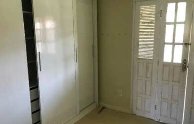 Imagem: A casa em condomínio possui 3 Dormitórios, 2 Banheiros, 1