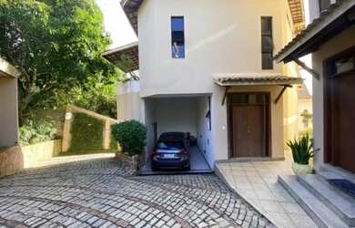 Imagem: A casa possui 5 Dormitórios, 5 Banheiros, 1 Vaga na garagem