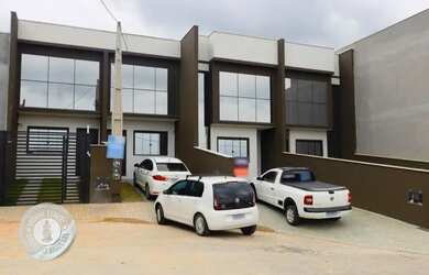 Imagem: A casa possui 2 Dormitórios, 3 Banheiros, 1 Vaga na garagem