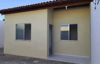 Imagem: A casa possui 2 Dormitórios, 1 Banheiro, 1 Vaga na garagem