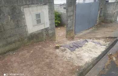 Imagem: A casa possui 1 Dormitório, 4 Banheiros, 5 Vagas na garagem