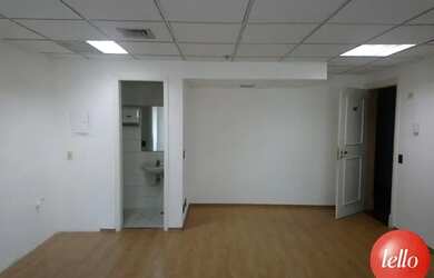 Imagem: O depósito possui 1 Vaga na garagem, 32m² de Área e está