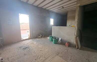 Imagem: A casa possui 2 Dormitórios, 1 Banheiro, 1 Vaga na garagem