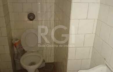 Imagem 16: Apartamento de 2 (dois) dormitórios na rua Santo Antônio, muito bem localizado, ficando a