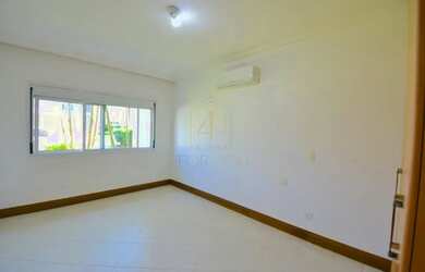 Imagem: A casa possui 5 Dormitórios, 5 Banheiros, 4 Vagas na garagem