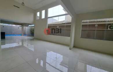 Imagem: A casa possui 3 Dormitórios, 5 Banheiros, 4 Vagas na garagem